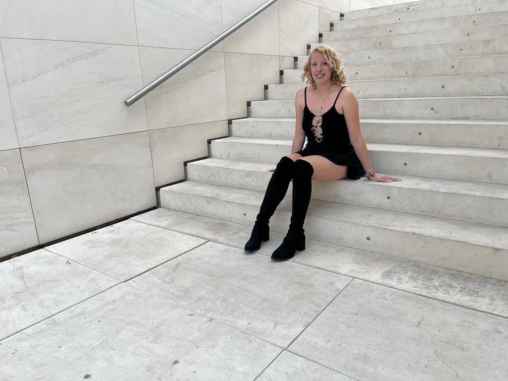 Victoria, escort VIP en Barcelona — Retrato en CaixaForum